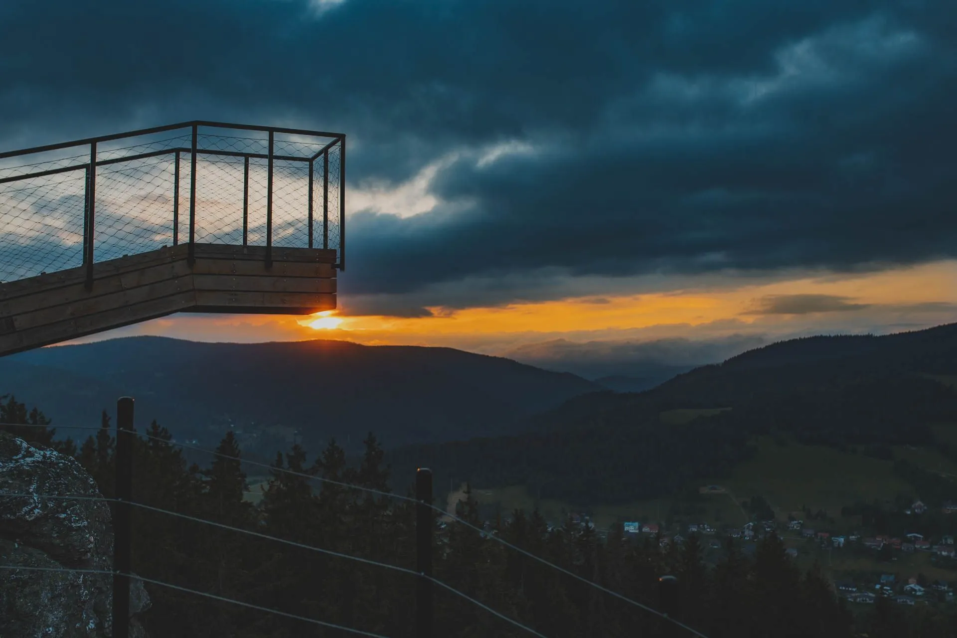 Bezplatné parkovací místo přímo před budovou apartmánů