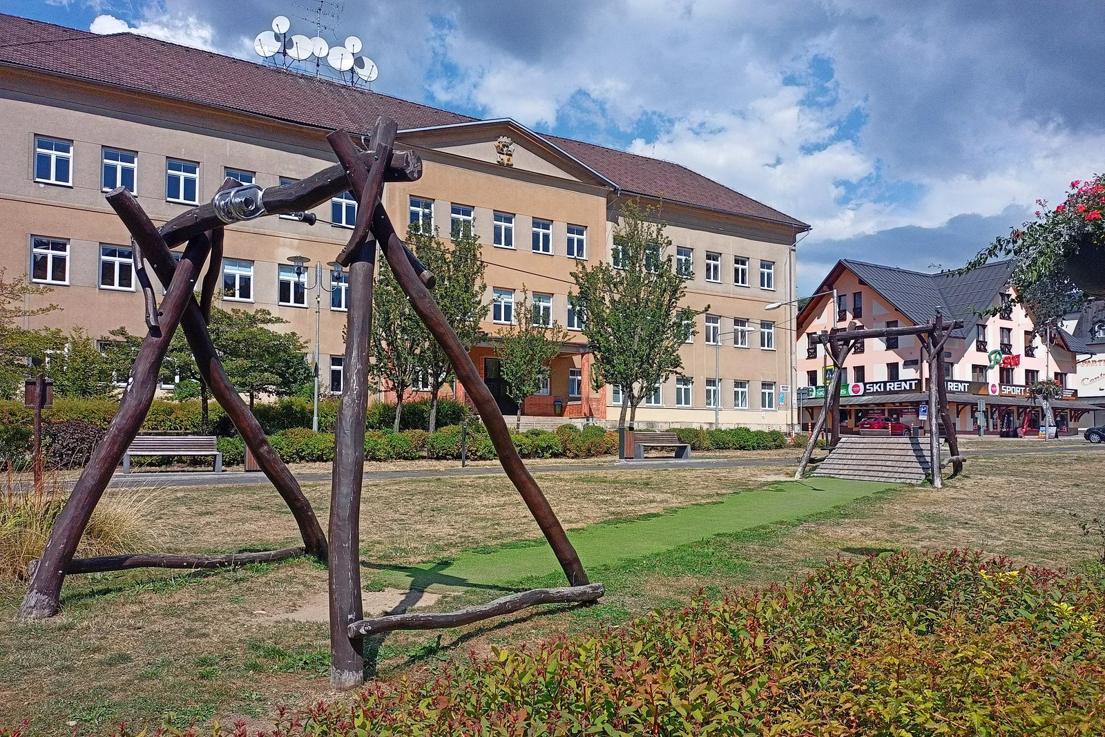 Dziecięcy park linowy