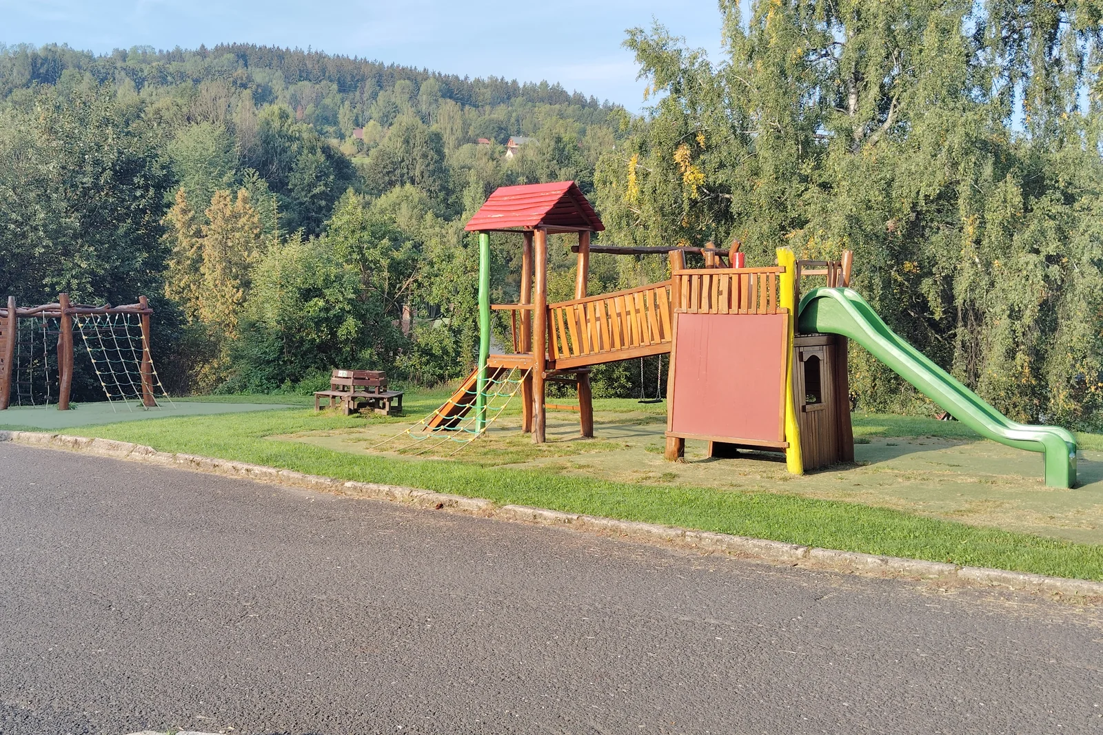 Dětské hřiště u sportovní haly