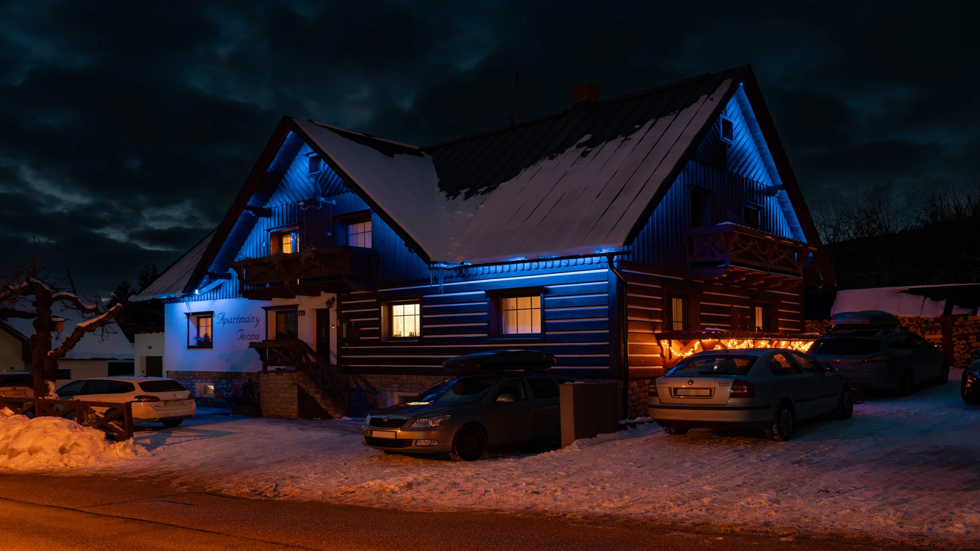 Noční exteriér Apartmánů Iwona